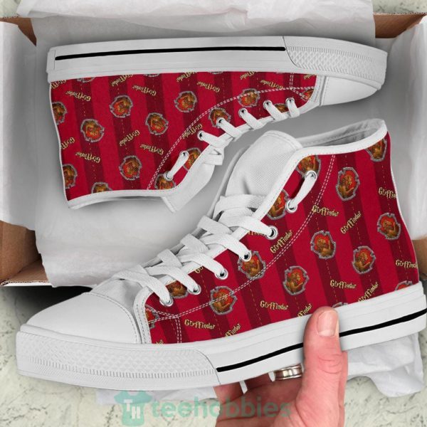 harry potter gryffindor red high top shoes 2 IdSeI 600x600px Harry Potter Gryffindor Red High Top Shoes