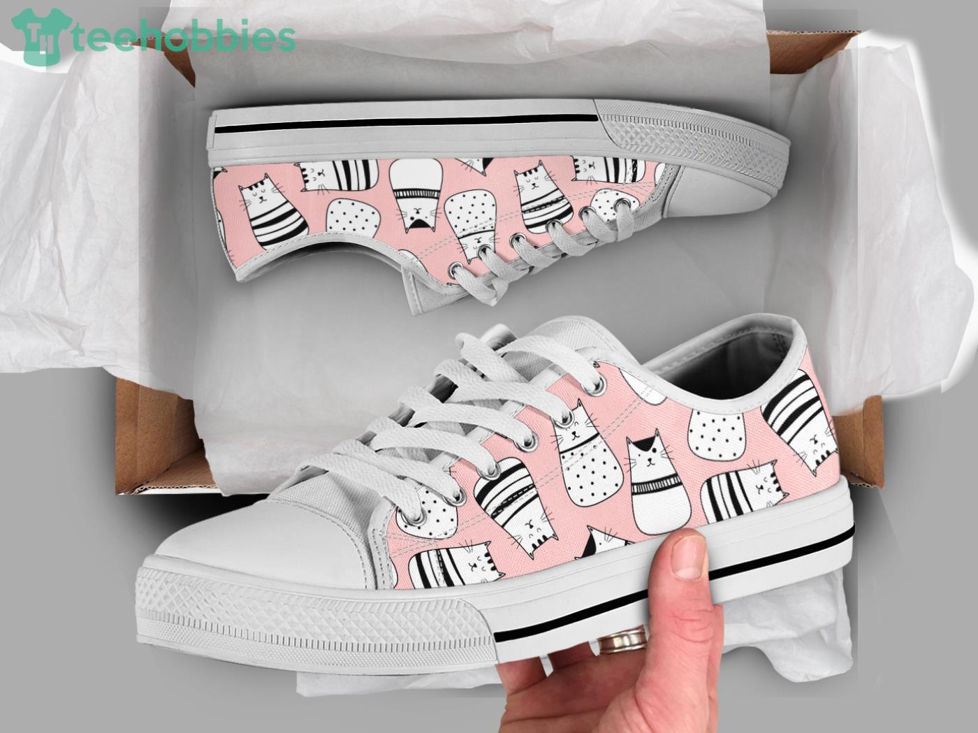 Pink Cat Pattern Low Top Shoes Product Photo 1