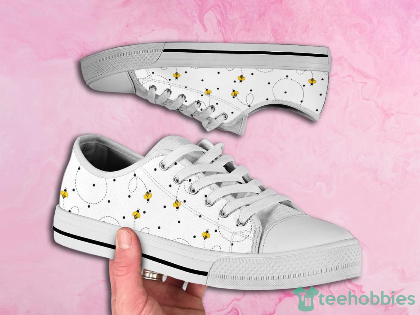 White Bee Cute Pattern Low Top Canvas Shoes Product Photo 1