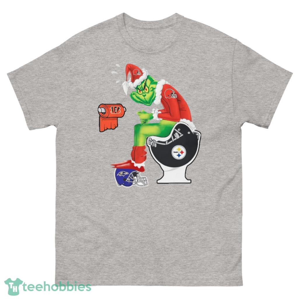 Cleveland Browns Grinch Sitting On Pittsburgh Steelers Toilet And Step On Baltimore Ravens Helmet Christmas Shirt - 500 Men’s Classic Tee Gildan