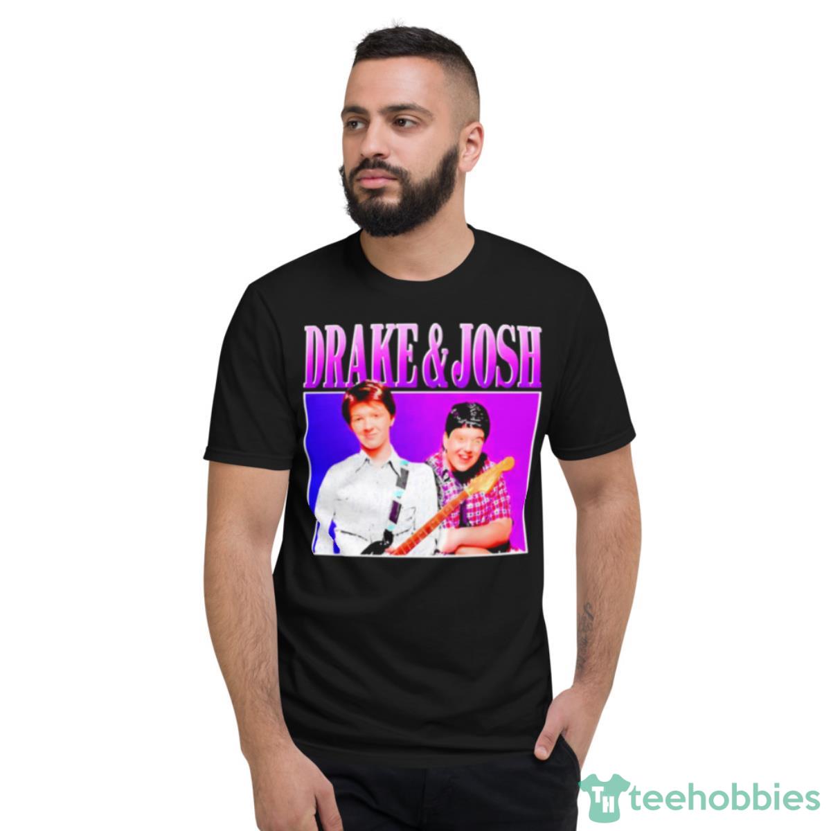 Funny Drake And Josh Hug Me Shirt - Short Sleeve T-Shirt