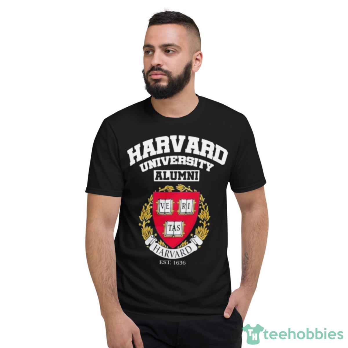 Harvard University Alumni Veritas Est 1636 Shirt - Short Sleeve T-Shirt