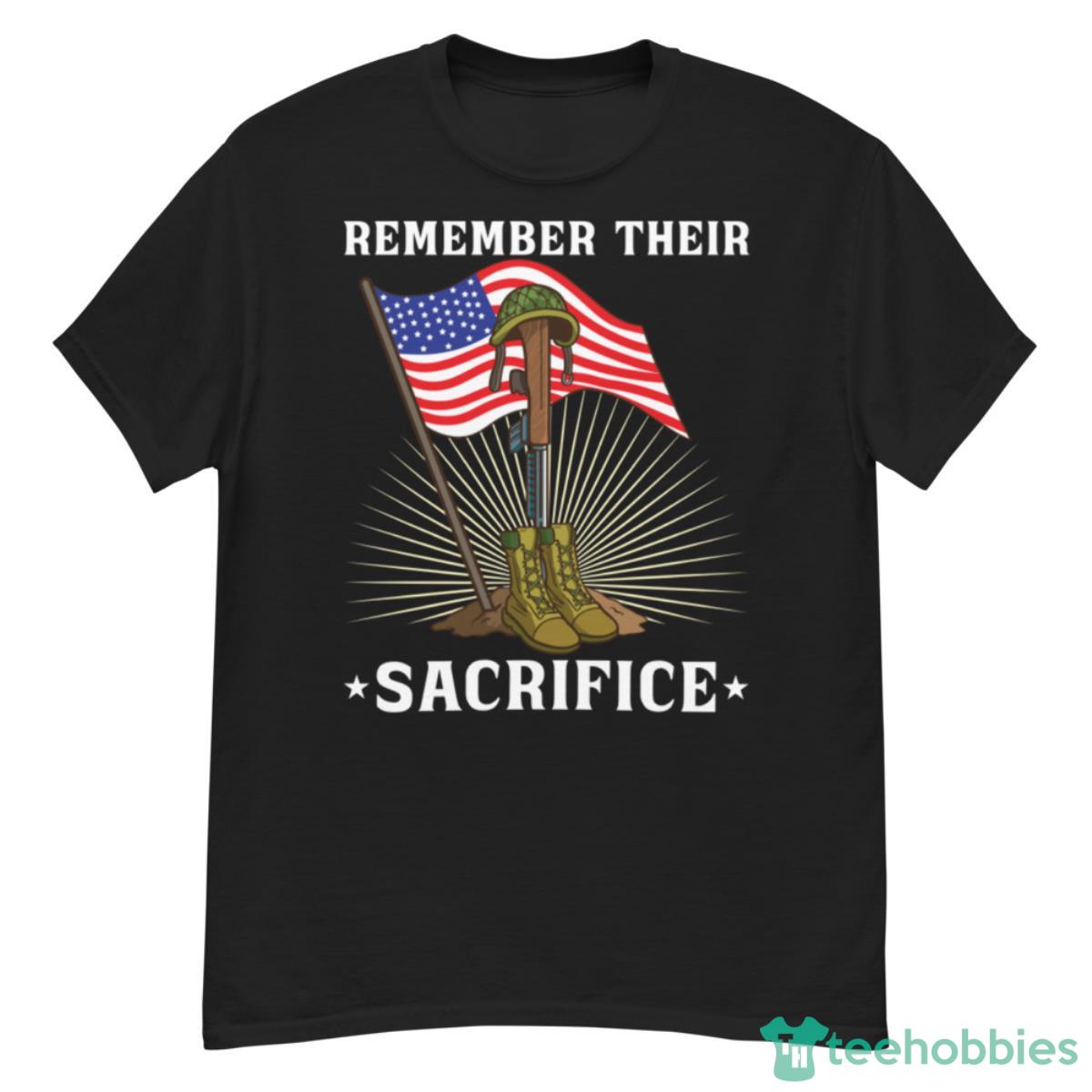 Memorial Day Battlefield Cross Remember Their Sacrifice Shirt - G500 Men’s Classic T-Shirt