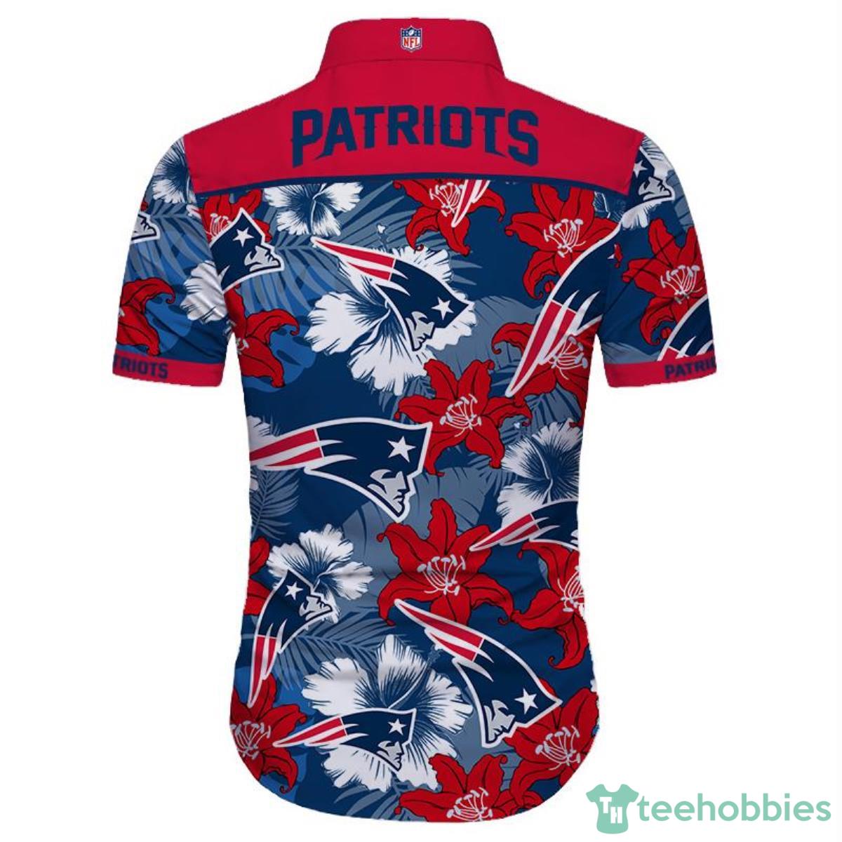 New England Patriots Hawaiian Shirt Tropical Flower Short Sleeve Product Photo 2