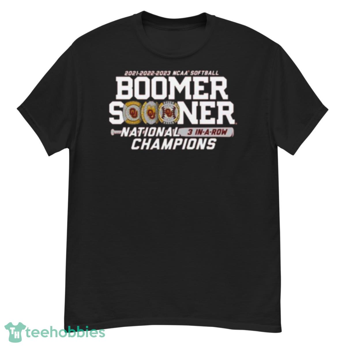 Crimson Oklahoma Sooners Three Peat NCAA Softball National Champions Shirt - G500 Men’s Classic T-Shirt