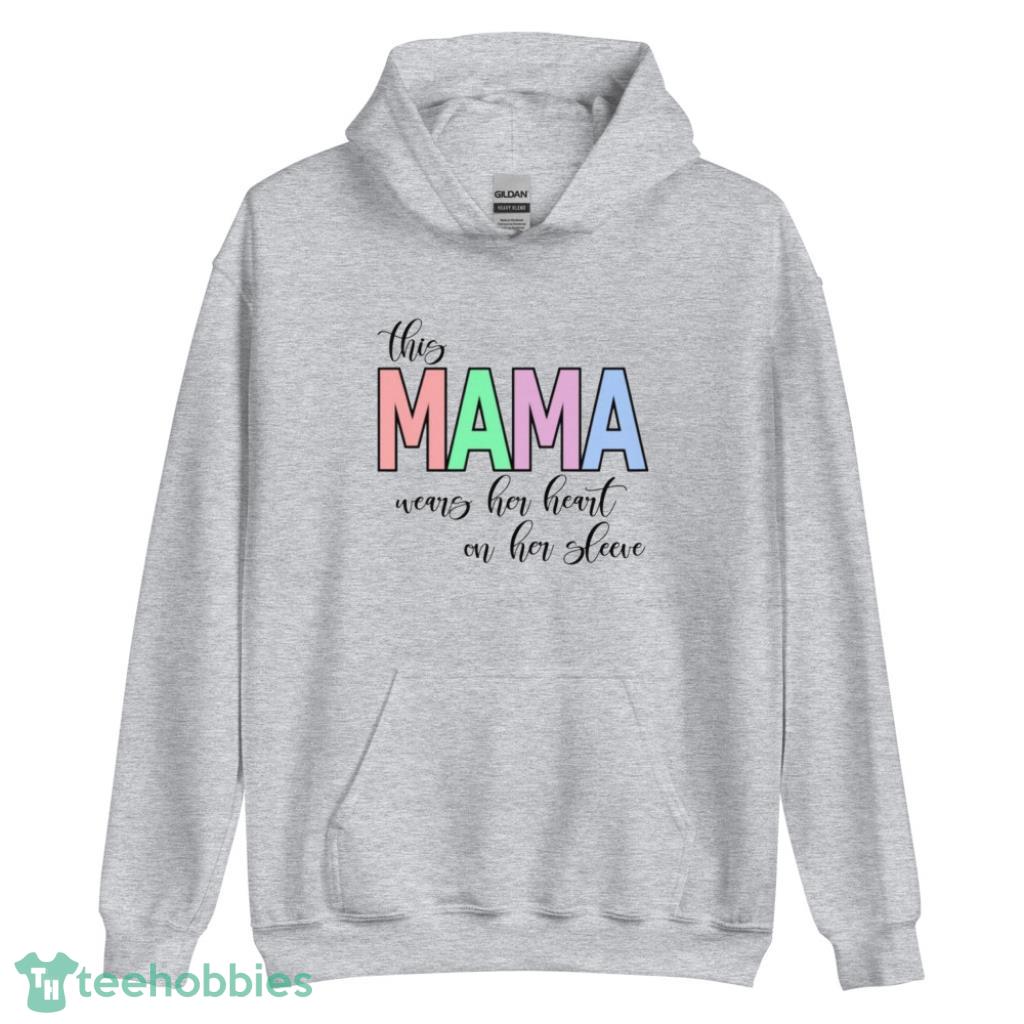 This Mama Wears Her Heart On Her Valentines Day Shirt - Unisex Heavy Blend Hooded Sweatshirt