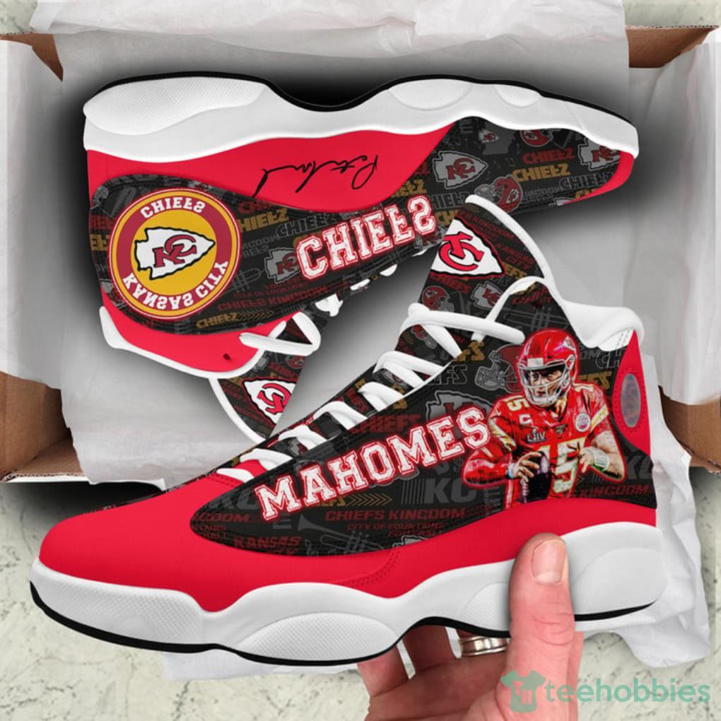 Patrick Mahomes Dons Dior B22 Sneakers In Kansas City Chiefs Colorway –  Footwear News