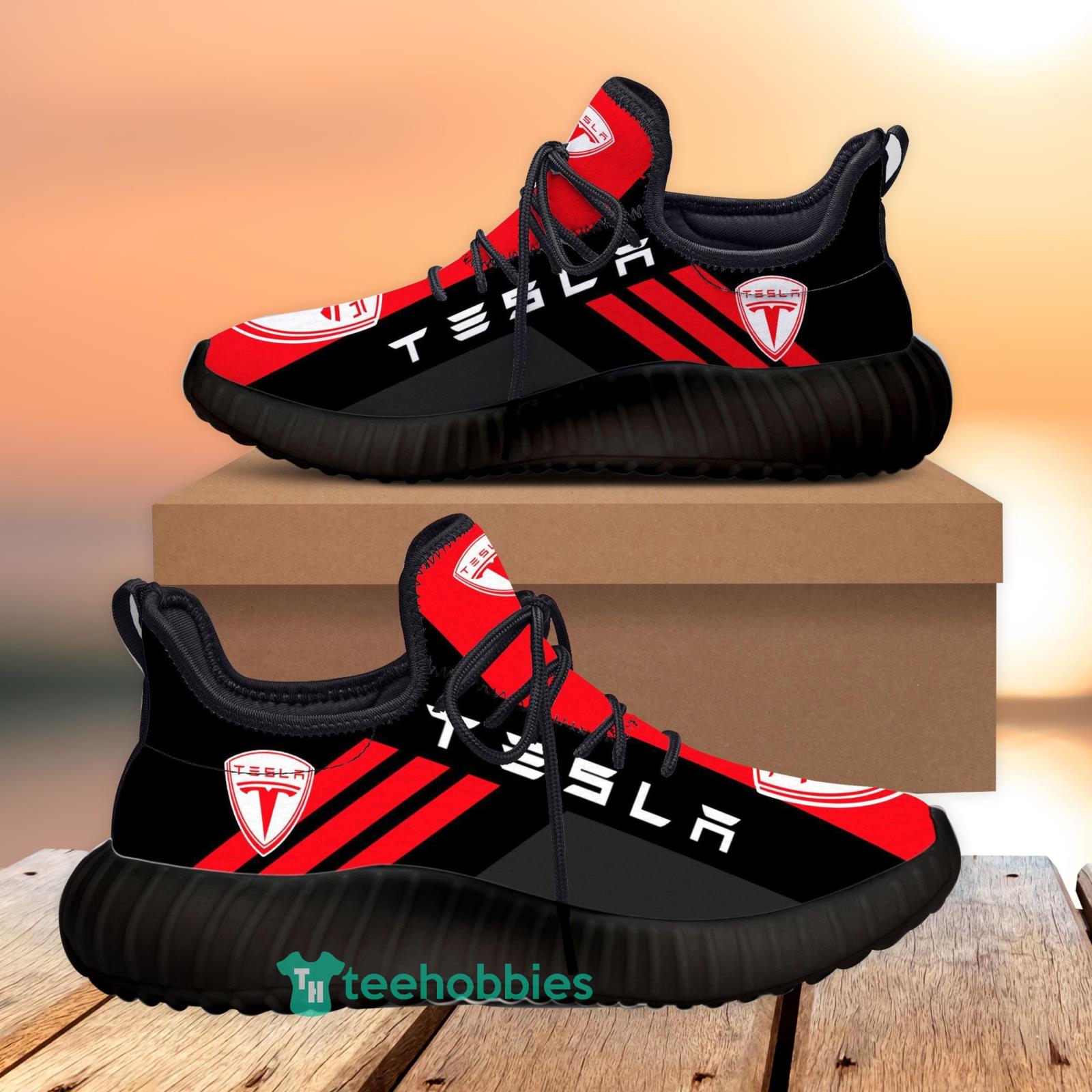 Tesla Running Shoes Reze Sneakers For Men And Women Red Striped Product Photo 1 Tesla Running Shoes Reze Sneakers For Men And Women Red Striped Product Photo 1