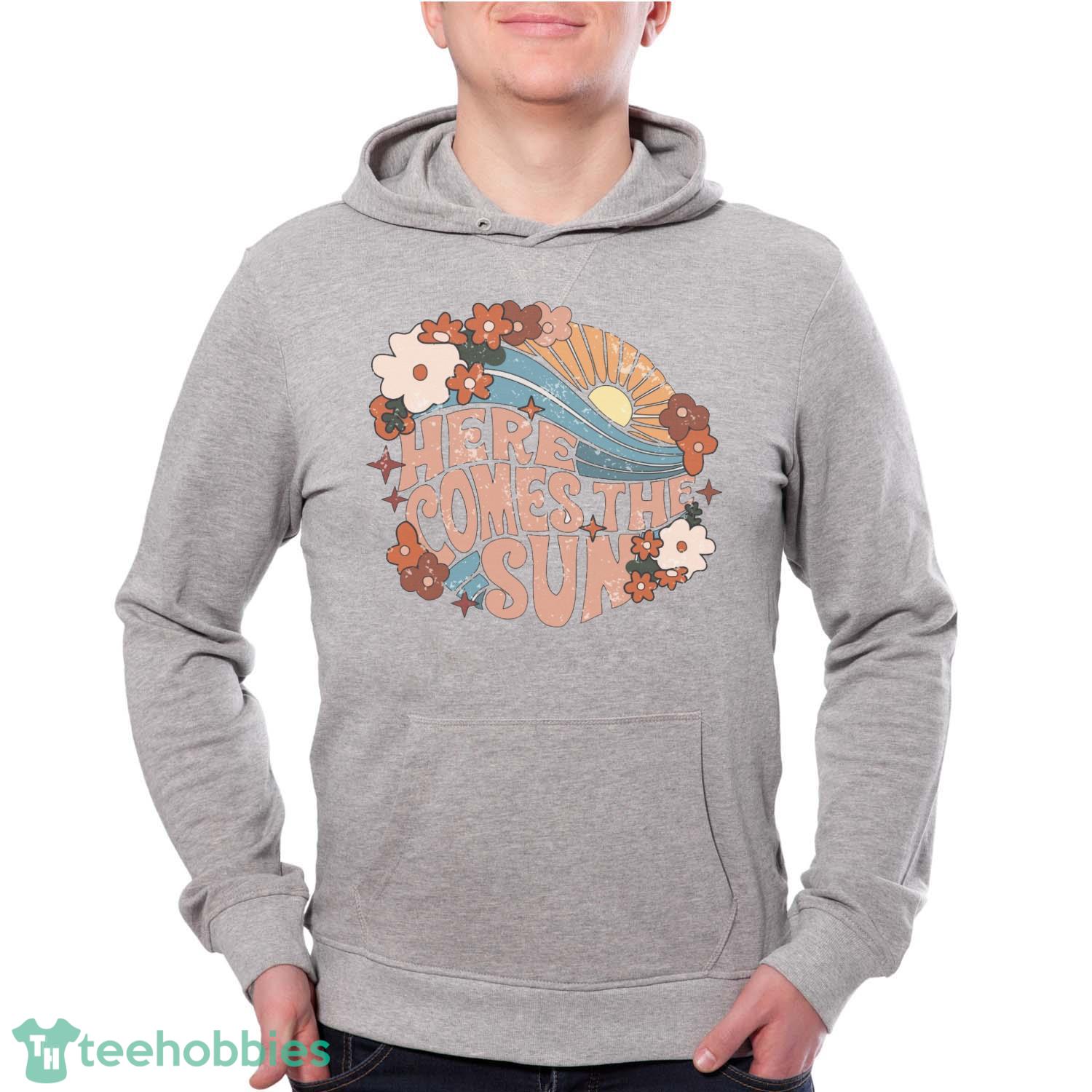 Comfort Colors T-Shirt Trending 2023 Here Comes The Sun Retro Graphic Shirt Positive Shirt - Grey Unisex Hoodie
