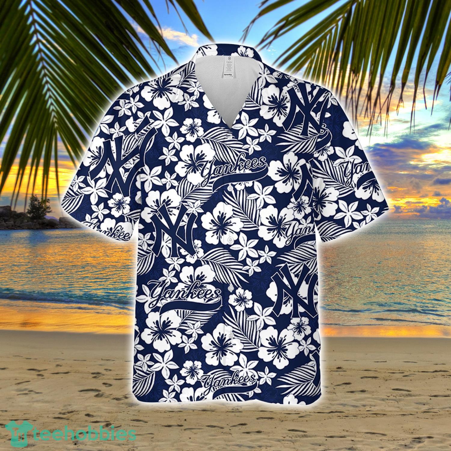 New York Yankees Hibiscus Flower Pattern Hawaiian Shirt And Shorts Gift For Summer Product Photo 2