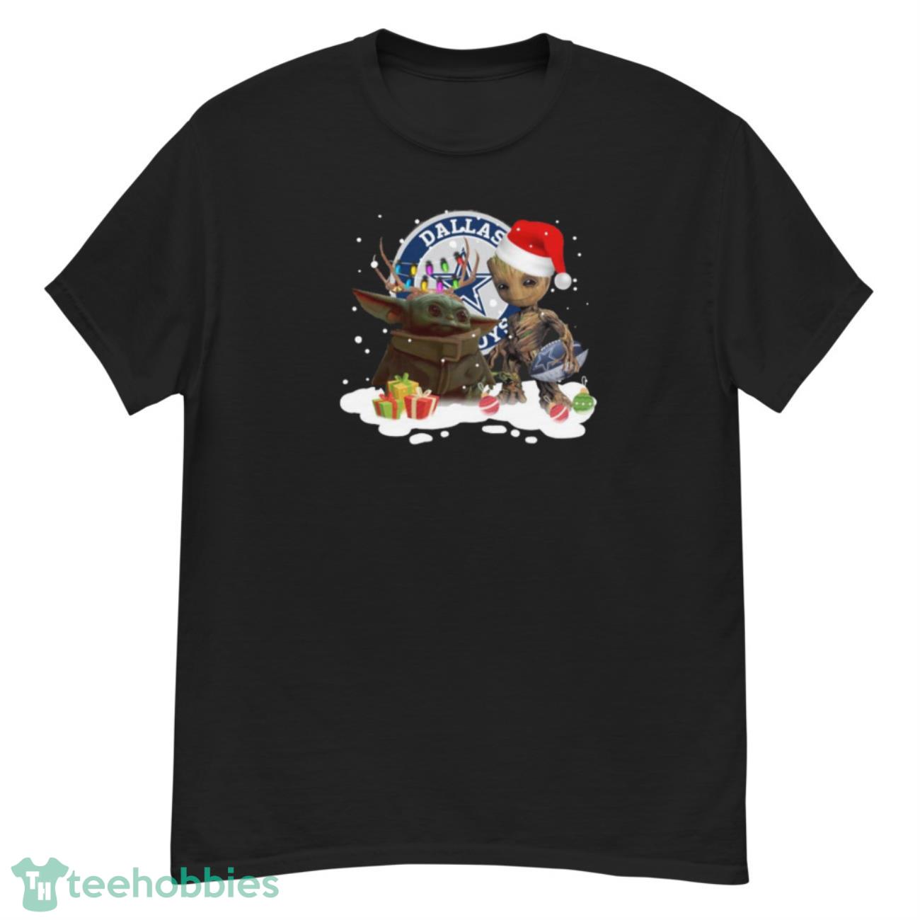 Baby Yoda Reindeer and Santa Groot Hug Dallas Cowboys Christmas Light shirt - G500 Men’s Classic T-Shirt