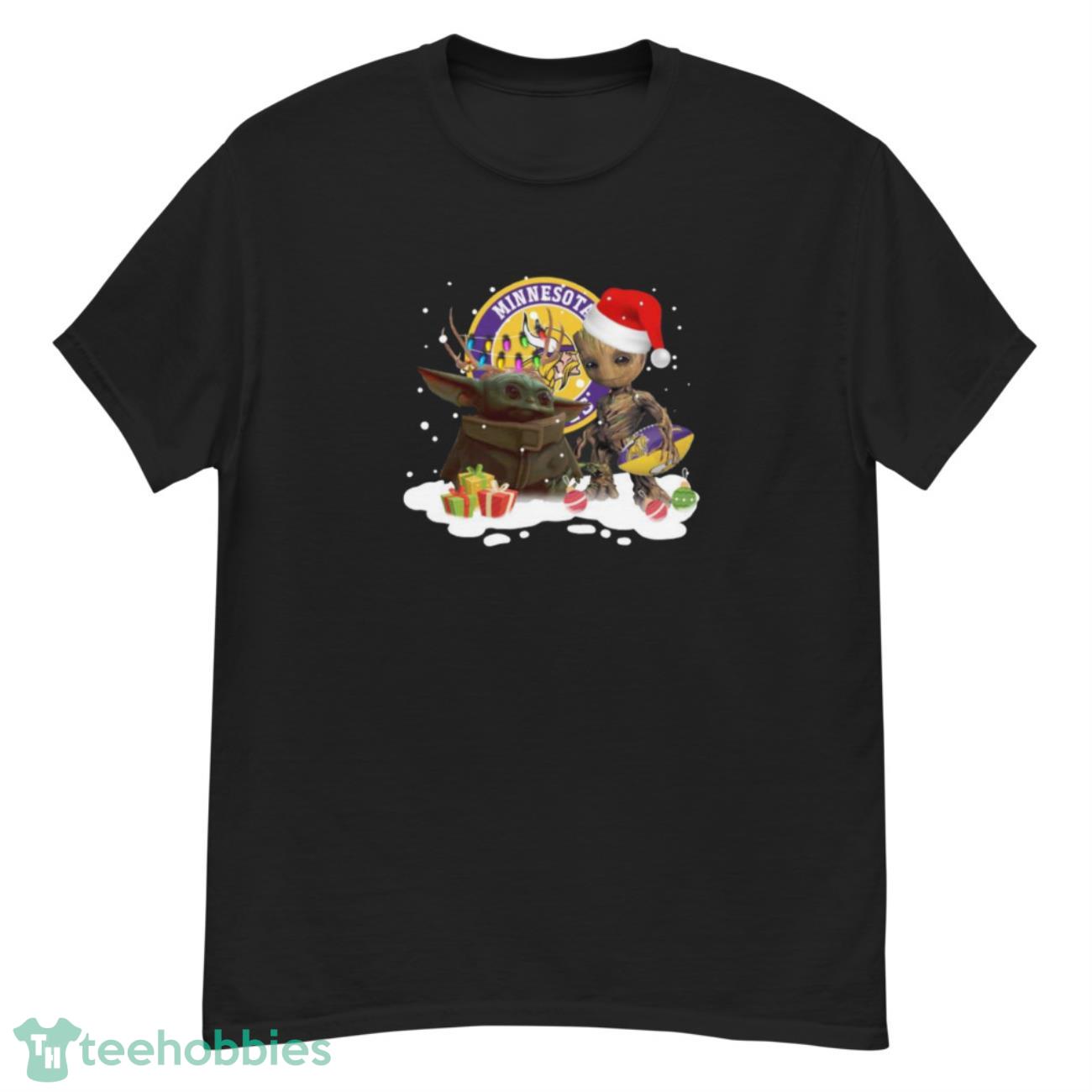 Baby Yoda Reindeer and Santa Groot Hug Minnesota Vikings Christmas Light shirt - G500 Men’s Classic T-Shirt