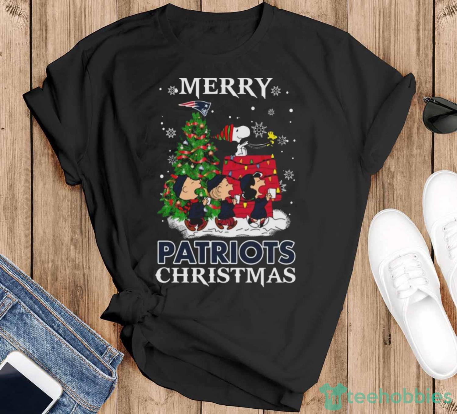 Merry Christmas New England Patriots Peanuts Christmas Shirt - Black T-Shirt