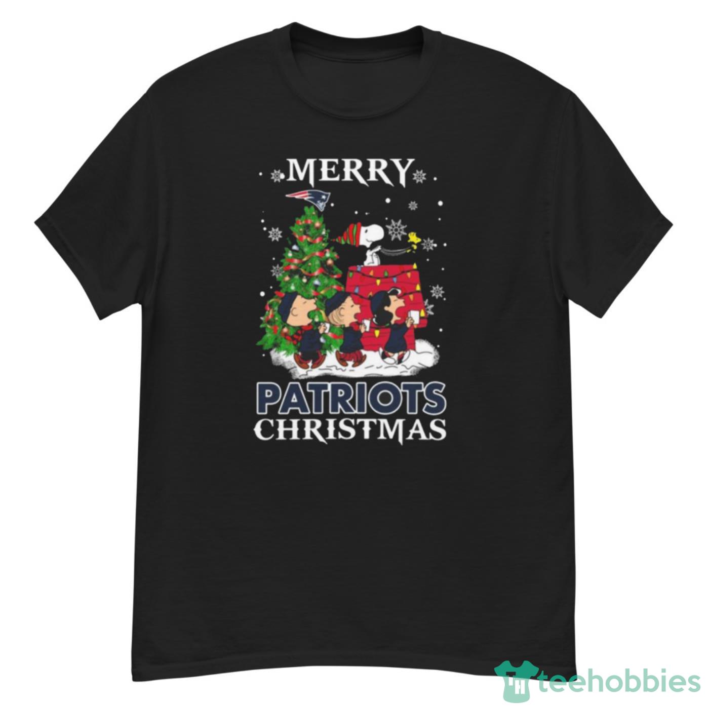 Merry Christmas New England Patriots Peanuts Ugly 2022 Shirt Cute Gift - G500 Men’s Classic T-Shirt