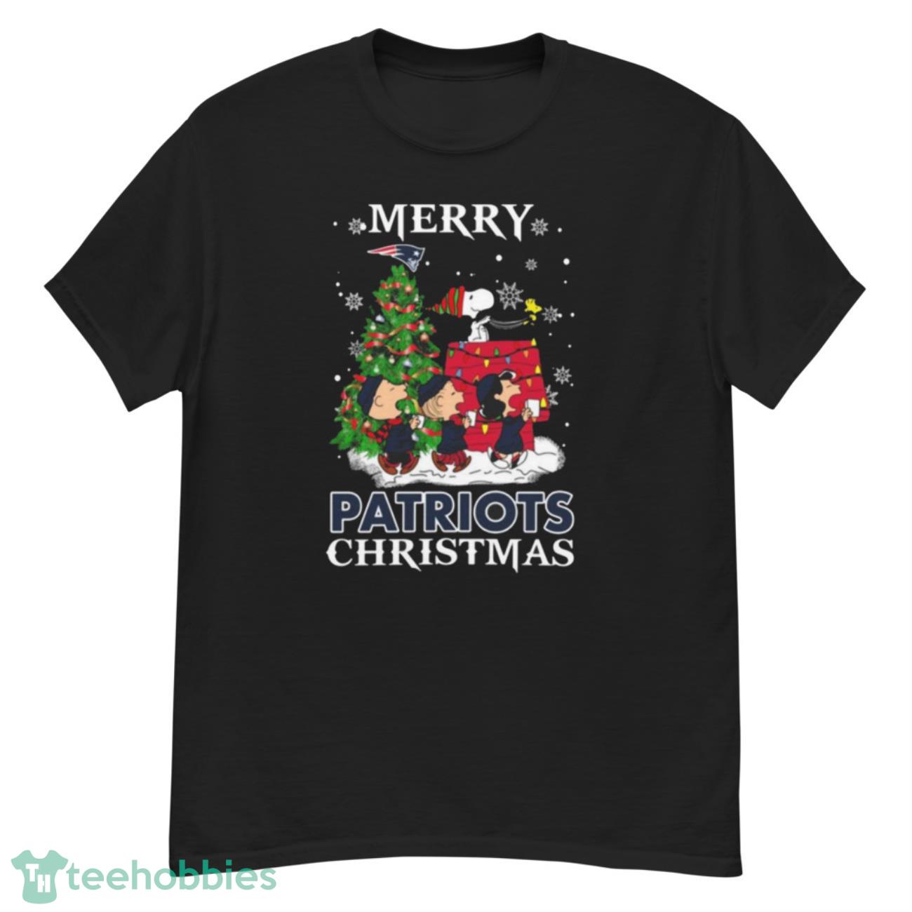 Merry Christmas New England Patriots Peanuts Ugly 2022 Shirt - G500 Men’s Classic T-Shirt