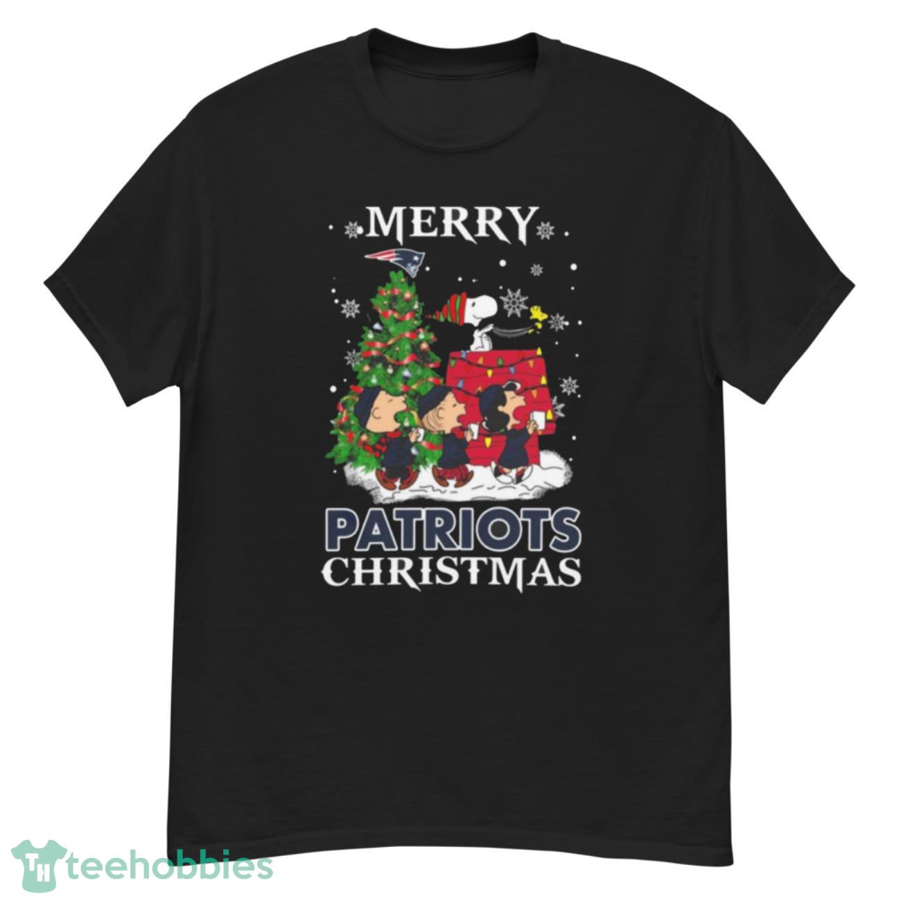 Merry Christmas New England Patriots Peanuts Ugly 2022 Sweater1 - G500 Men’s Classic T-Shirt