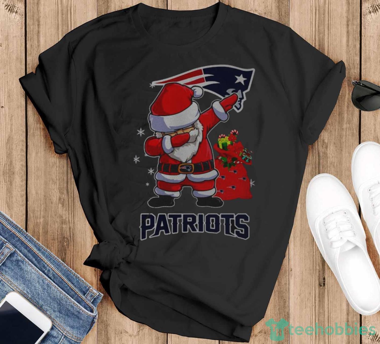New England Patriots Santa dabbing Christmas Shirt - Black T-Shirt