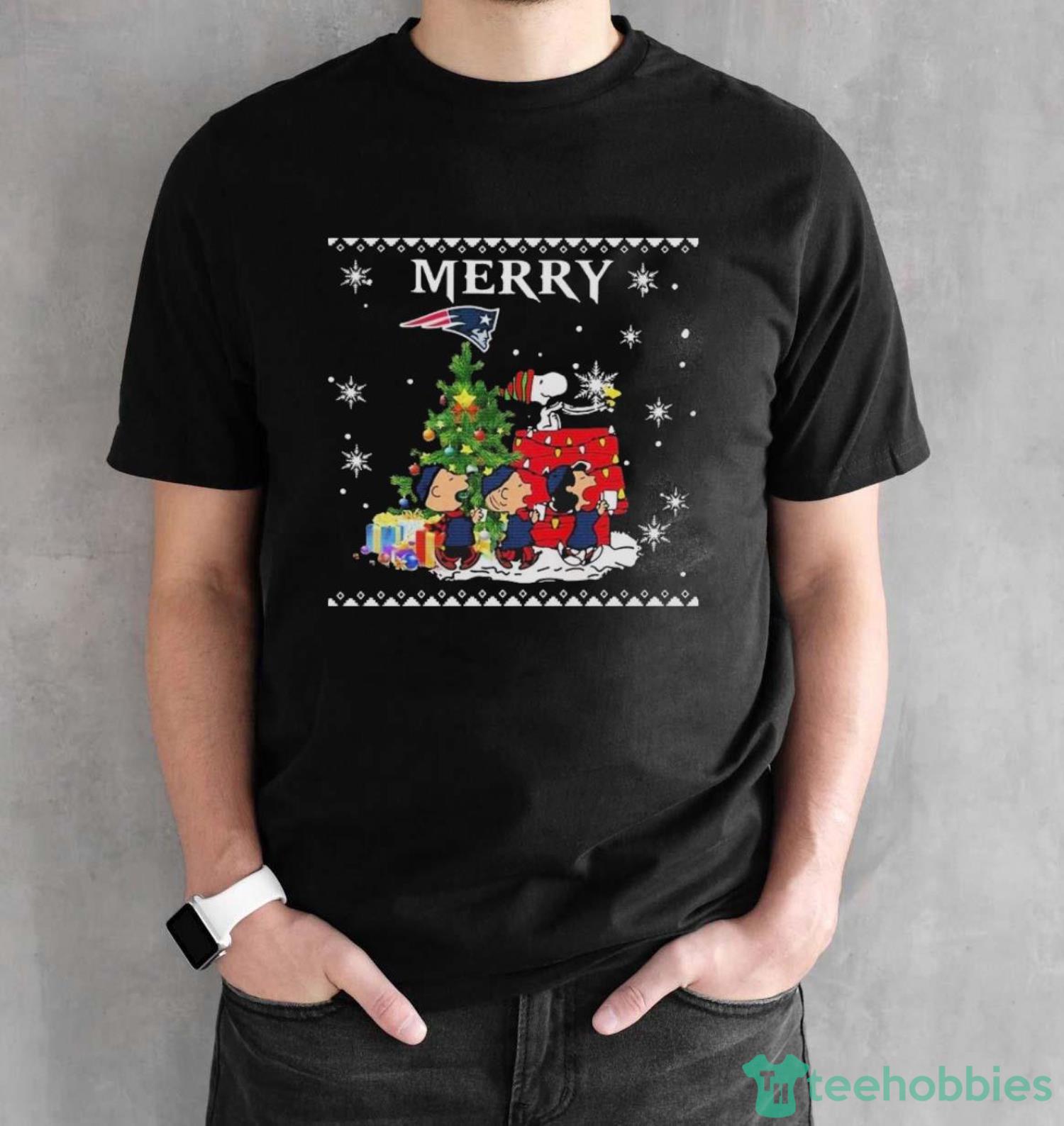Peanuts Characters New England Patriots Merry Christmas Ugly Christmas Shirt - Black Unisex T-Shirt