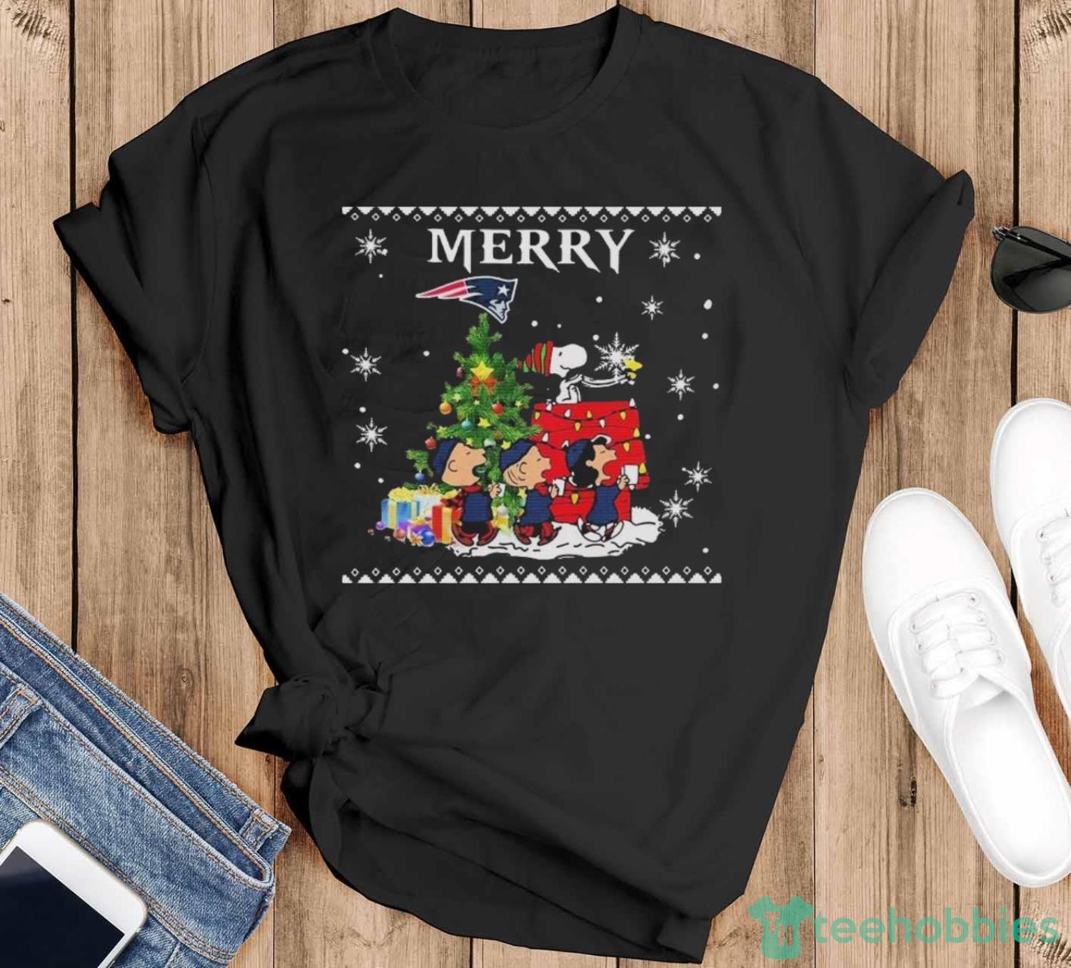 Peanuts Characters New England Patriots Merry Christmas Ugly Christmas Shirt - Black T-Shirt