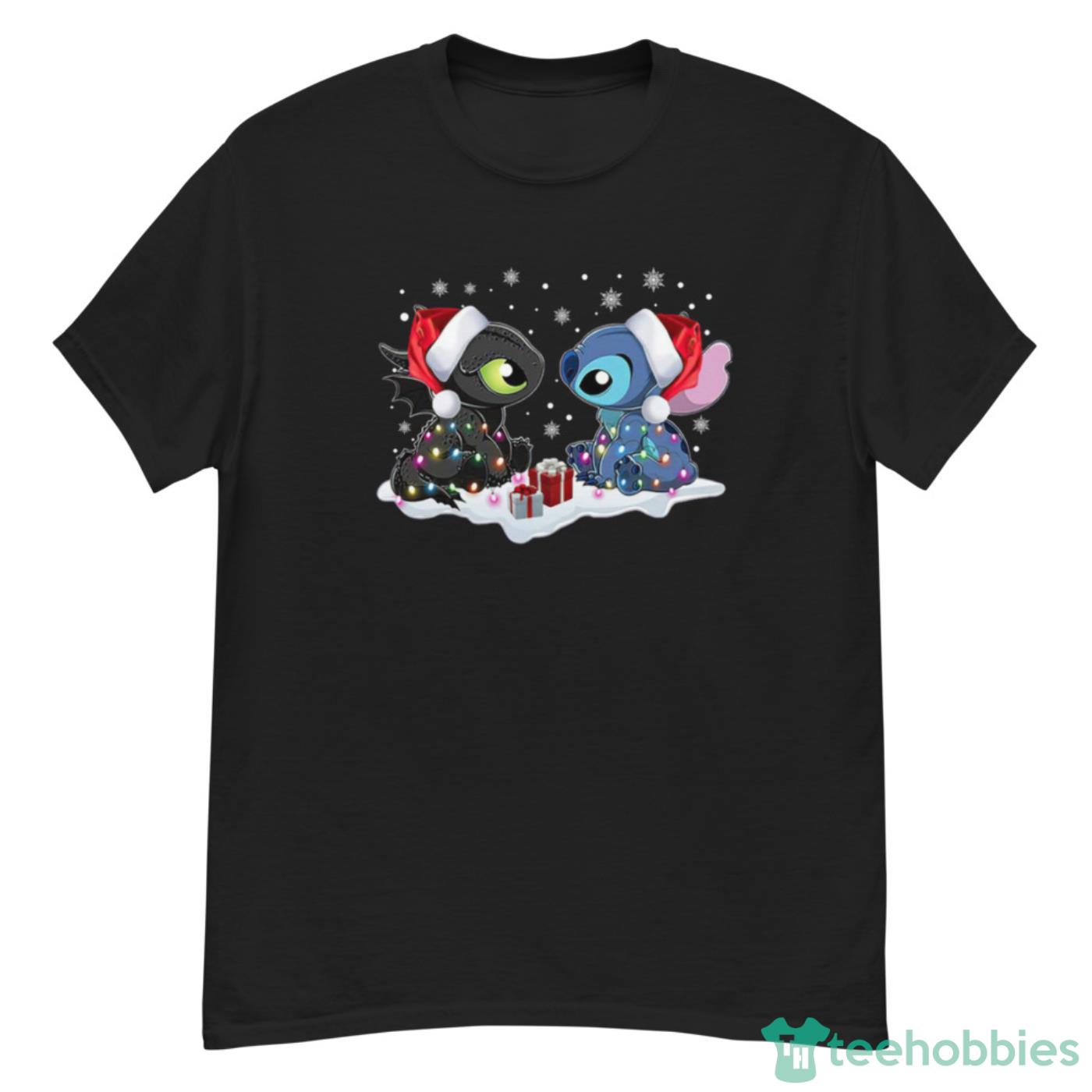 Stitch And Toothless Santa Christmas With Xmas Lights Unisex SweatShirt Cute Gift - G500 Men’s Classic T-Shirt