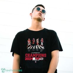 Kansas City Chiefs Is Champions Of AFC Championship Game Season 2023-2024 At Jan 28 MT Bank Stadium Abbey Road Team Member Signatures Shirt - G500 Gildan T-Shirt
