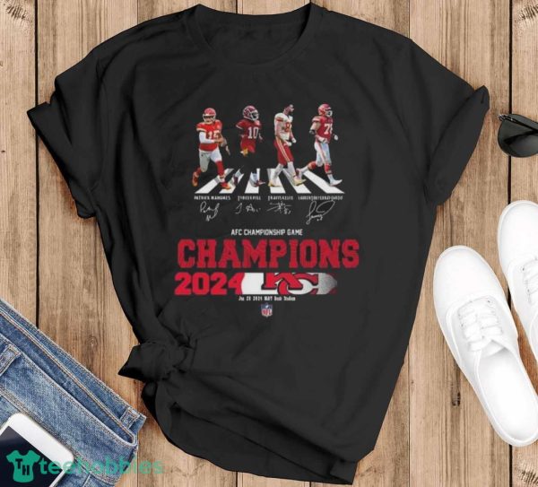 Kansas City Chiefs Is Champions Of AFC Championship Game Season 2023-2024 At Jan 28 MT Bank Stadium Abbey Road Team Member Signatures Shirt - Black T-Shirt