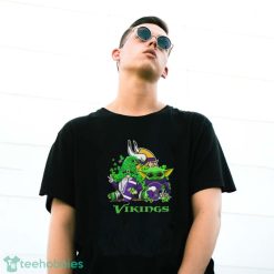 Minnesota Vikings Baby Yoda Happy St.Patrick’s Day Shamrock Shirt - G500 Gildan T-Shirt