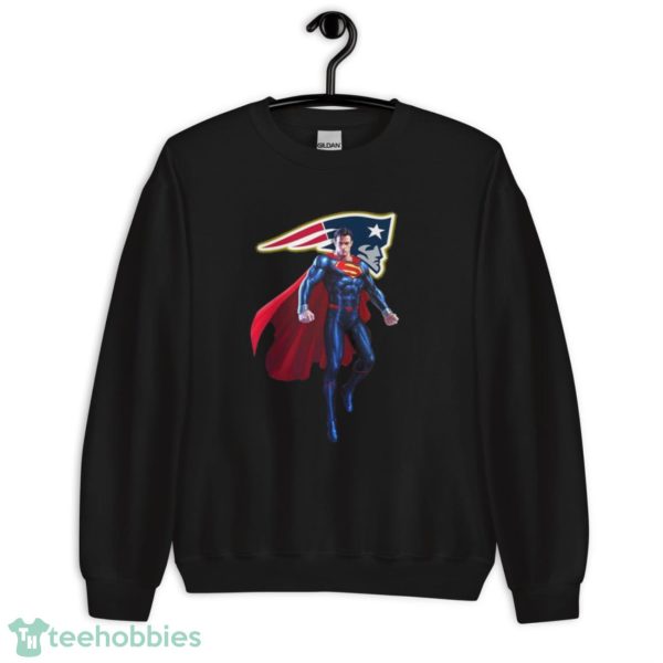NFL Superman DC Sports Football New England Patriots T Shirt - Unisex Heavy Blend Crewneck Sweatshirt