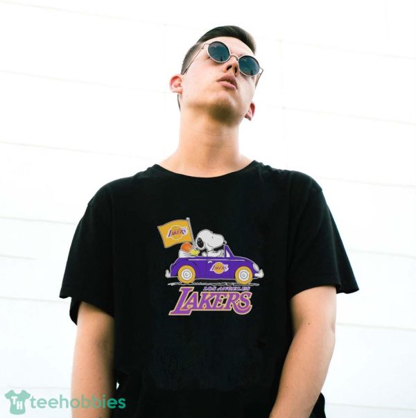 Peanuts Snoopy And Woodstock Drive Car Los Angeles Lakers Basketball Shirt - G500 Gildan T-Shirt