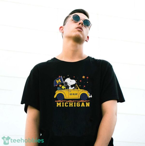 Peanuts Snoopy And Woodstock On Car Michigan Wolverines Go Blue Shirt - G500 Gildan T-Shirt