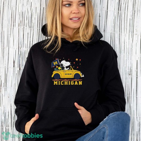 Peanuts Snoopy And Woodstock On Car Michigan Wolverines Go Blue Shirt - Unisex Hoodie