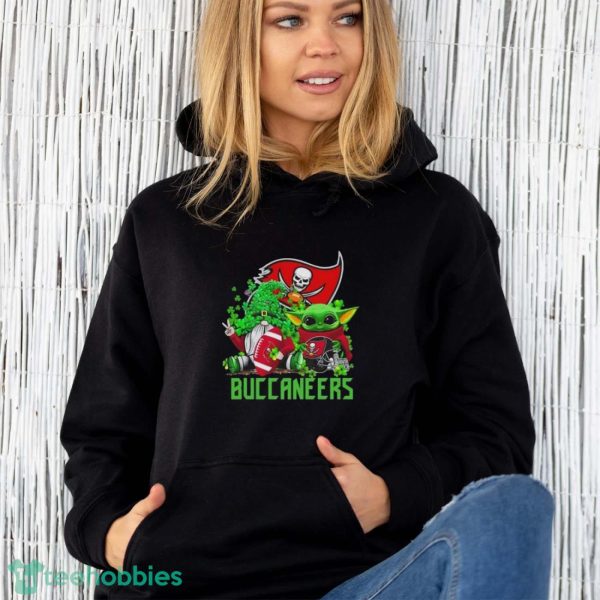 Tampa Bay Buccaneers Baby Yoda Happy St.Patrick’s Day Shamrock Shirt - Unisex Hoodie