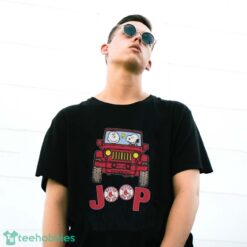 Boston Red Sox Snoopy And Charlie Brown Driving Jeep T-Shirt - G500 Gildan T-Shirt