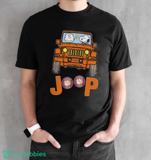 Clemson Tigers Snoopy And Charlie Brown Driving Jeep T-Shirt - Black Unisex T-Shirt