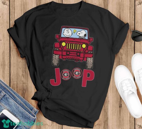 Georgia Bulldogs Snoopy And Charlie Brown Driving Jeep T-Shirt - Black T-Shirt