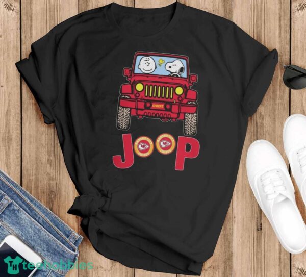Kansas City Chiefs Snoopy And Charlie Brown Driving Jeep T-Shirt - Black T-Shirt