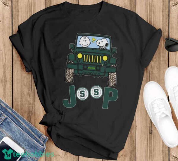 Michigan State Spartans Snoopy And Charlie Brown Driving Jeep T-Shirt - Black T-Shirt