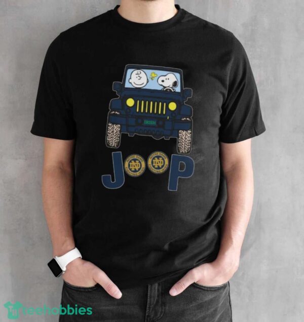 Notre Dame Fighting Irish Snoopy And Charlie Brown Driving Jeep T-Shirt - Black Unisex T-Shirt