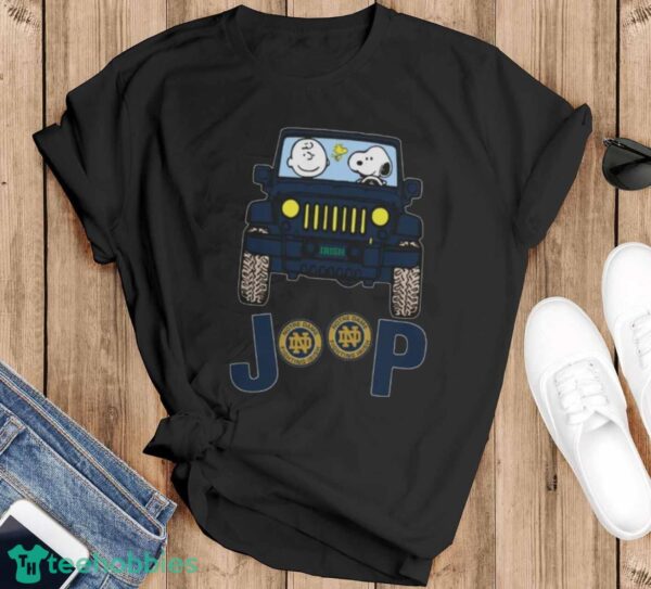Notre Dame Fighting Irish Snoopy And Charlie Brown Driving Jeep T-Shirt - Black T-Shirt