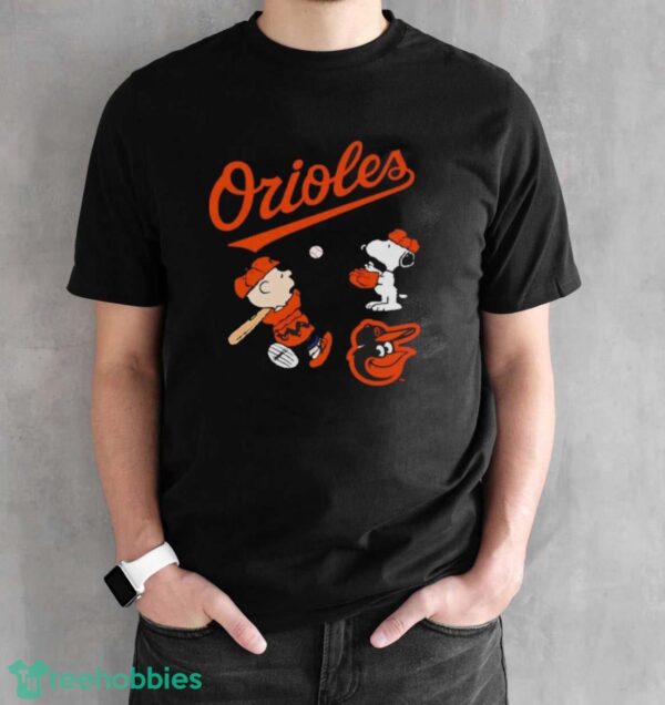 Official Peanuts Charlie Brown And Snoopy Playing Baseball Baltimore Orioles T-Shirt - Black Unisex T-Shirt