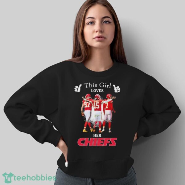 Official This Girl Loves Her Kansas City Chiefs Patrick Mahomes, Travis Kelce And Harrison Butker Signatures Shirt - Sweatshirt