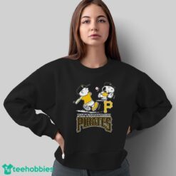 Peanuts Charlie Brown And Snoopy Playing Baseball Pittsburgh Pirates T-Shirt - Sweatshirt