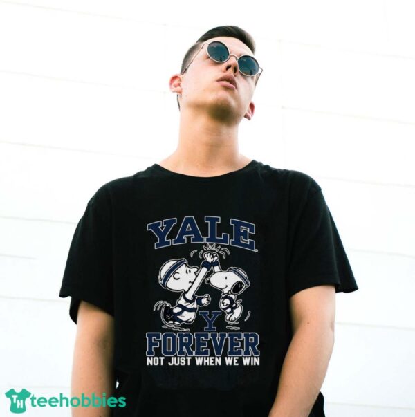 Peanuts Snoopy And Charlie Brown Yale Bulldogs High Five Forever Not Just When We Win Shirt - G500 Gildan T-Shirt