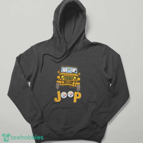Pittsburgh Steelers Snoopy And Charlie Brown Driving Jeep T-Shirt - Hoodie