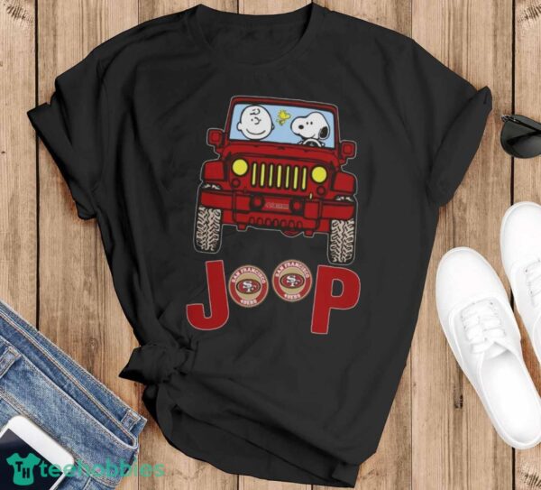 San Francisco 49ers Snoopy And Charlie Brown Driving Jeep T-Shirt - Black T-Shirt