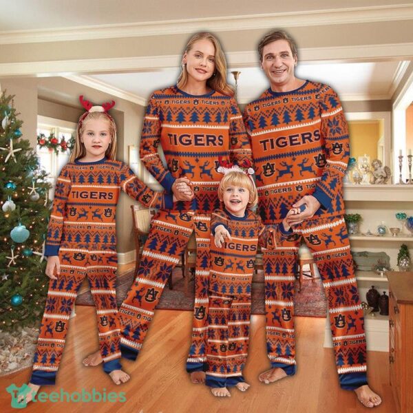 Pajamas set Ugly Christmas NCAA Auburn Tigers For Christmas - Pajamas set Ugly Christmas NCAA Auburn Tigers For Christmas