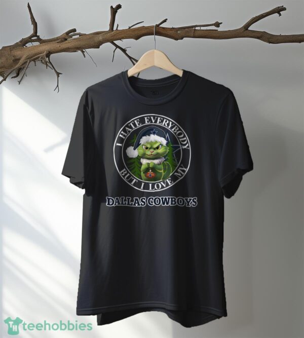 Green Cat With Santa Hat I Hate Everybody But I Love Dallas Cowboys Christmas T-shirt - Black T-Shirt