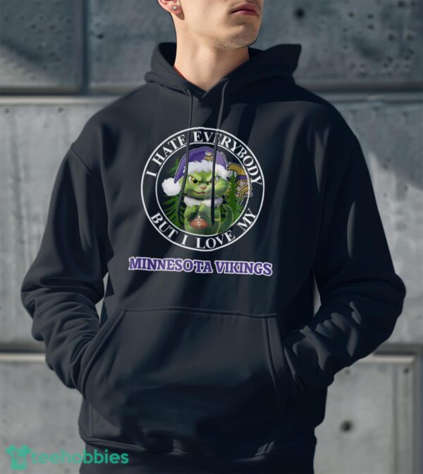 Green Cat With Santa Hat I Hate Everybody But I Love Minnesota Vikings Christmas T-shirt - Men Black Hoodie