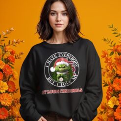 Green Cat With Santa Hat I Hate Everybody But I Love St Louis Cardinals Christmas T-shirt - Girl Black Swearshirt