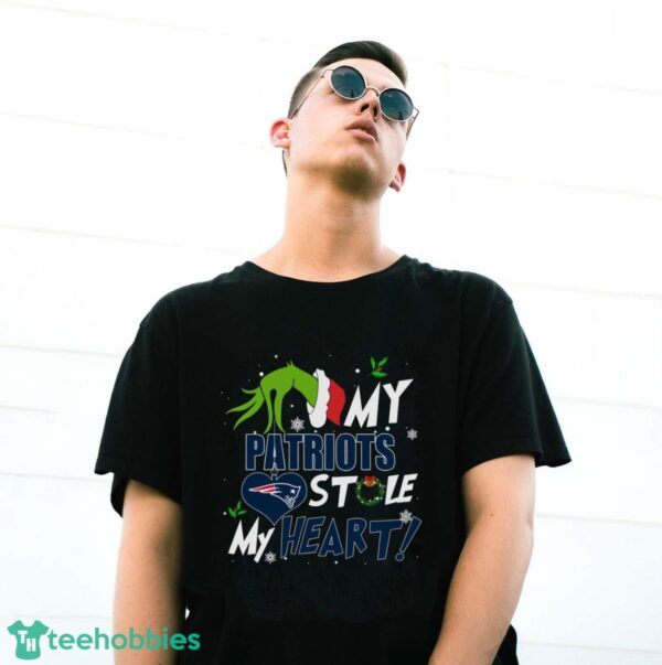 My New England Patriots Stole My Heart Grinch Limited Edition Shirt - G500 Gildan T-Shirt